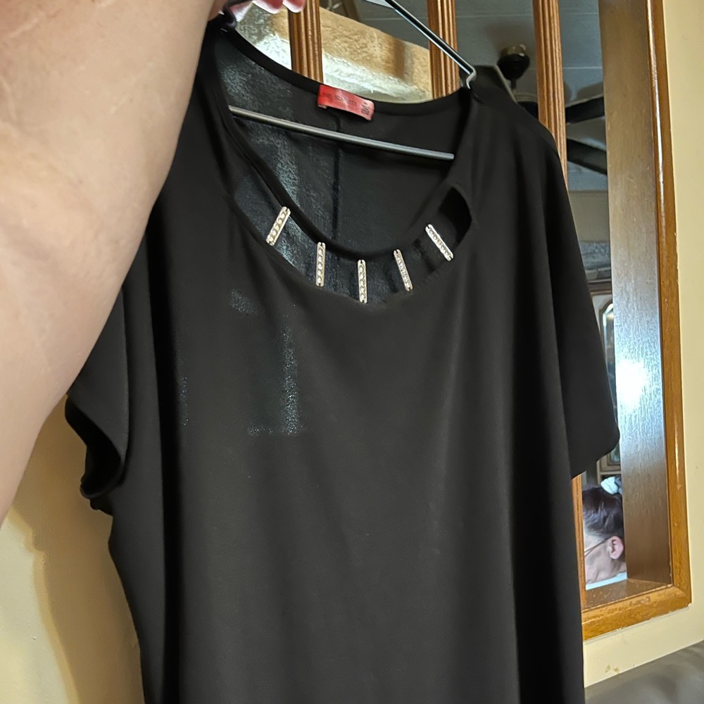 Beautiful black mid sleeve shirt. Plus size
